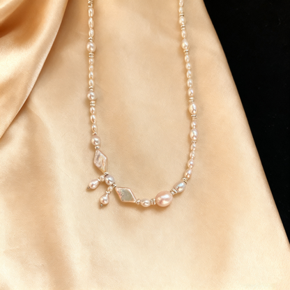 [style or structure] necklace designed for everyday wear