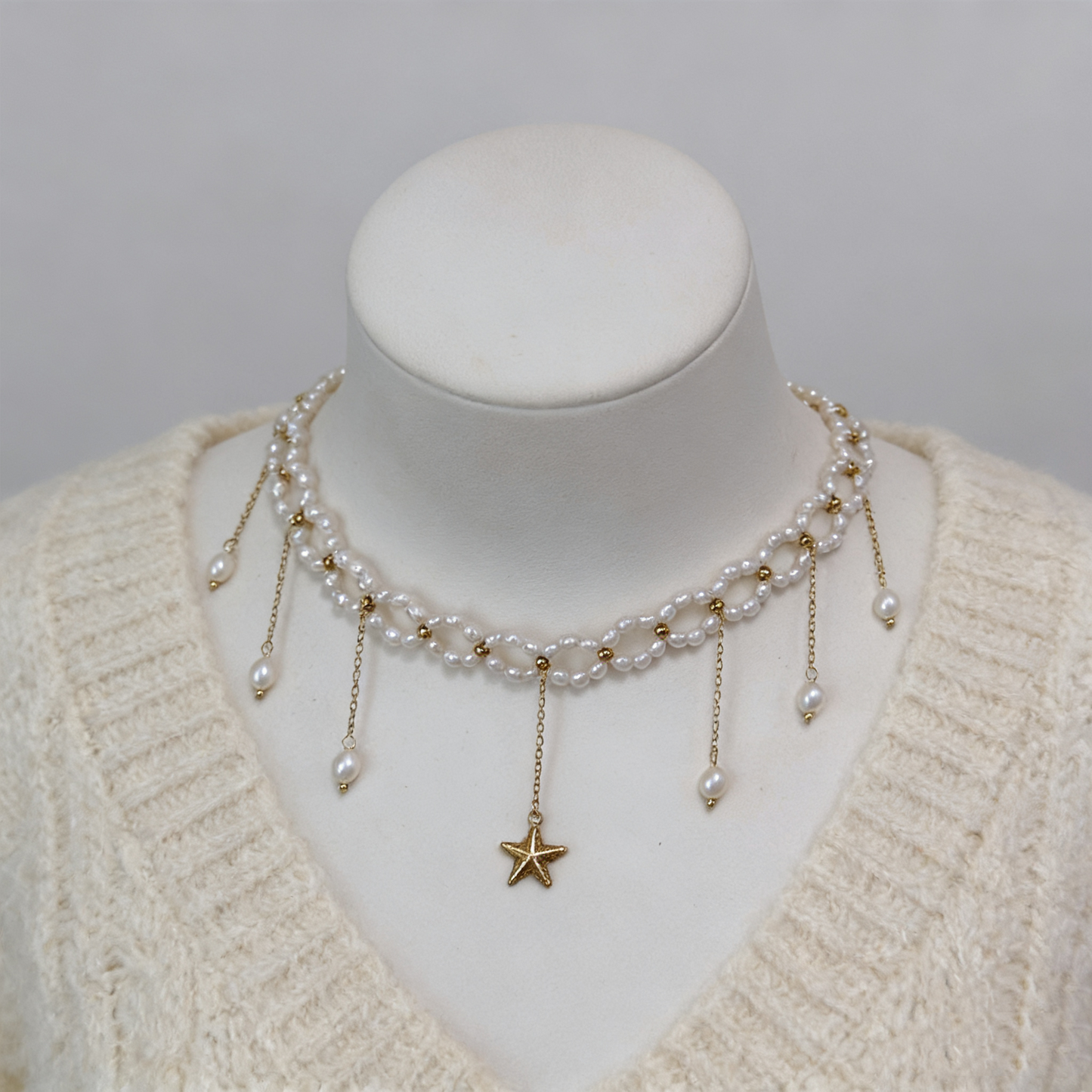 Star pearl choker necklace with natural freshwater pearls and dangling details